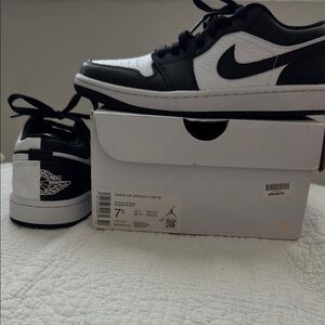 Nike Air Jordan Low SE Womens Shoes - Black/White